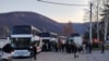 Автобуси тргнуваат на секој час.