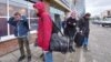 Русиядәге мобилизациядән качып киткән яшьләр Казакъстанның Җаек шәһәрендә. 26 сентябрь 2022