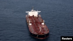 Француските власти истражуваат танкер за нафта поради можноста да делува како дел од тајната руска флота.