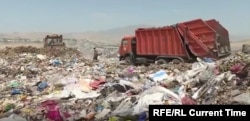 Мусорный полигон на окраине Душанбе. Архивное фото