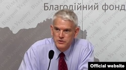 Стивен Пайфер. Украина, 6 июня 2012 года