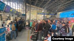 Үзбәкстанның эшче мөһаҗирләре. Архив фотосы
