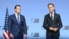 Sekretari amerikan i Mbrojtjes, Pete Hegseth, dhe shefi i NATO-s, Mark Rutte, para takimit në Bruksel më 15 tetor 2025. 