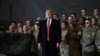 Президент США Дональд Трамп звертається до військових під час несподіваного візиту з нагоди Дня подяки на авіабазу Баграм у 2019 році