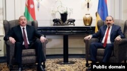 Президент Азербайджана Ильхам Алиев и премьер-министр Армении Никол Пашинян, архивное фото