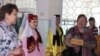 Татар Каргалы мәктәбенең “Эра” бию төркеме Мәскәү кунакларын җыр-бию, чәк-чәк белән каршы алды.
