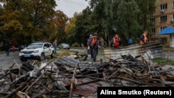 Урнатини во близина на Киев, по рускиот воздушен напад, 10 октомври 2025 година